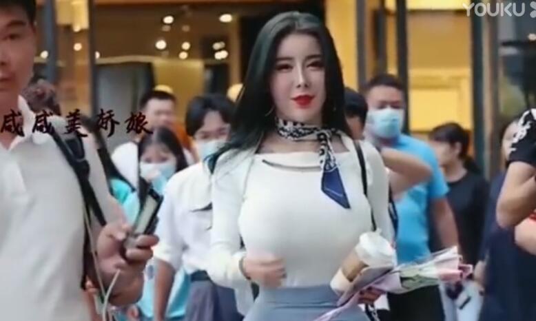 猪小七红色战衣01