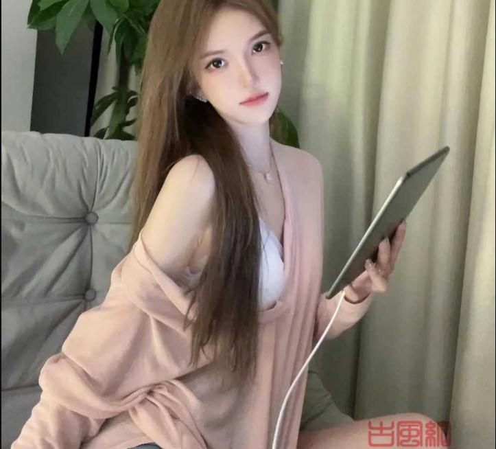 南妹儿舞蹈露出裙底01