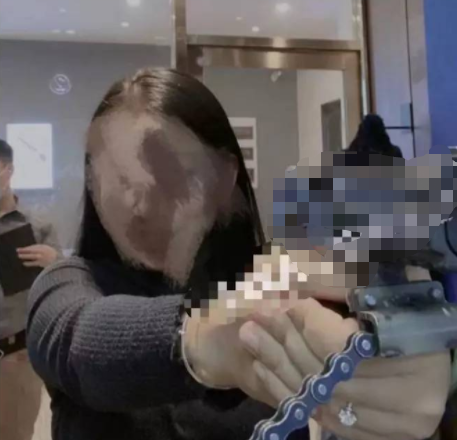 女老师上网课与男友行房