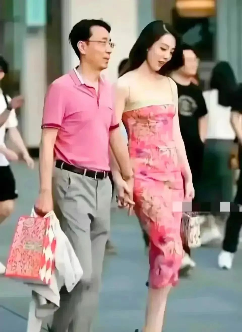 牵手门董小姐